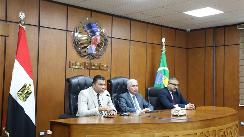 اجتماع موسع بالمنيا لمناقشة آليات تحديث منظومة تراخيص المحال العامة