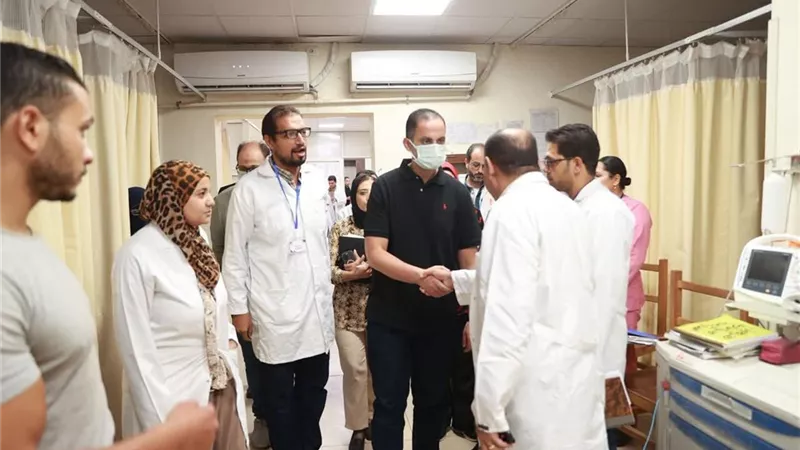 من الملاحظات للمكافآت.. تفاصيل جولة نائب وزير الصحة بالمنيا