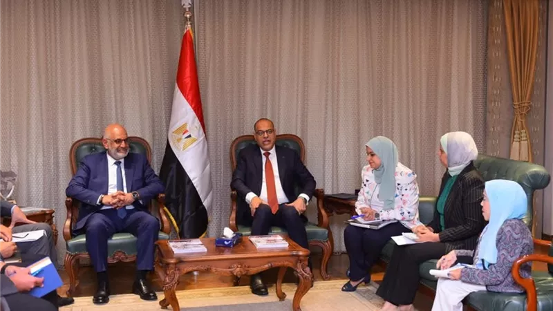 وزير العمل يلتقي وفد البنك الدولي لتعزيز التعاون في التدريب والتحول الرقمي