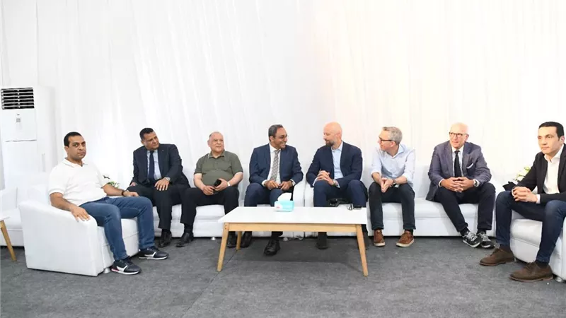 باستثمارات 590 مليون دولار .. محافظ قنا وسفير النرويج يتفقدان مشروع 