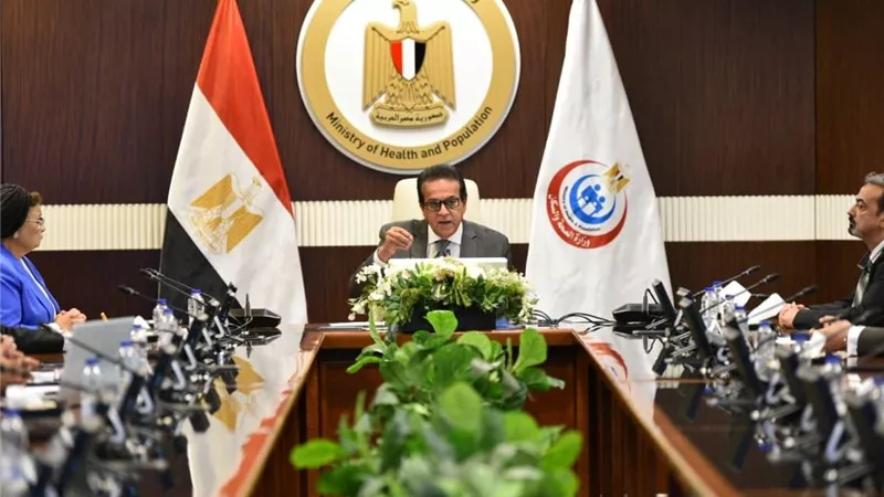  وزير الصحة يبحث مع غرفة مقدمي خدمات الرعاية الصحية ضوابط الحالات الطارئة والولادات القيصرية