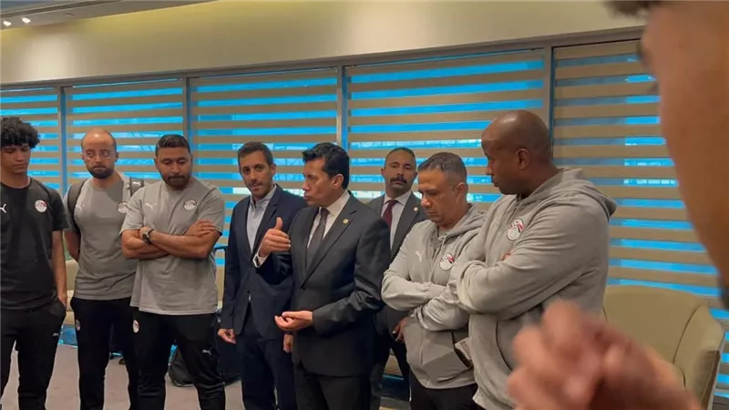 وزير الرياضة يودع بعثة منتخب الشباب قبل سفرها إلى كأس العالم بتشيلي