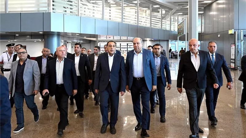 مدبولي: مطار إسفنكس الدولي بموقع استراتيجي قرب الأهرامات والمتحف المصري الكبير