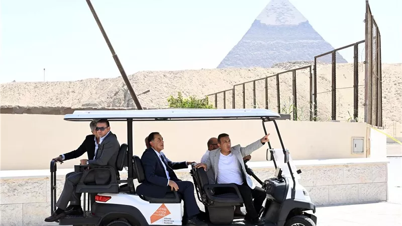 مدبولي: ممشى سياحي عالمي يربط المتحف المصري الكبير بمنطقة الأهرامات الأثرية