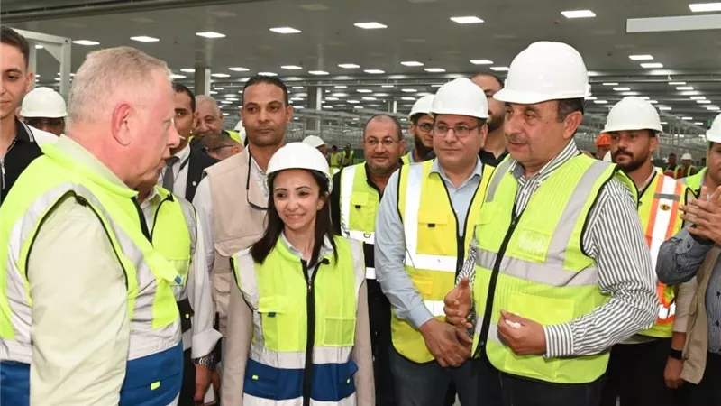وزير قطاع الأعمال العام: صناعة الغزل والنسيج تمثل إحدى الصناعات الاستراتيجية للدولة