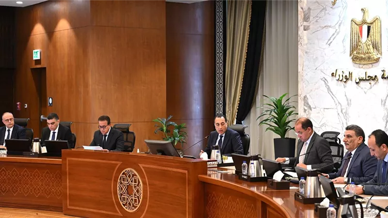 رئيس الوزراء يتابع موقف توافر الاعتمادات المالية اللازمة لهيئة الشراء الموحد 