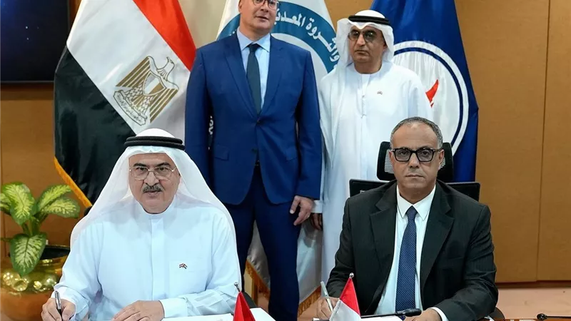 وزارة البترول توقع 3 اتفاقيات للبحث عن البترول والغاز باستثمارات 121 مليون دولار
