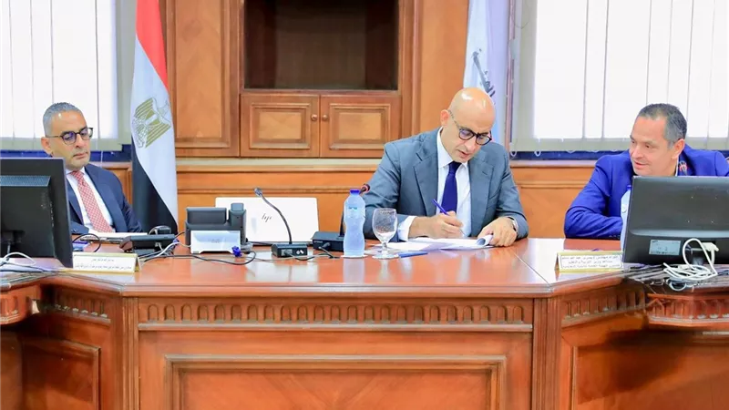وضع ساري العلم في كل مدرسة.. وزير التربية والتعليم يتابع استعدادات استقبال العام الدراسي