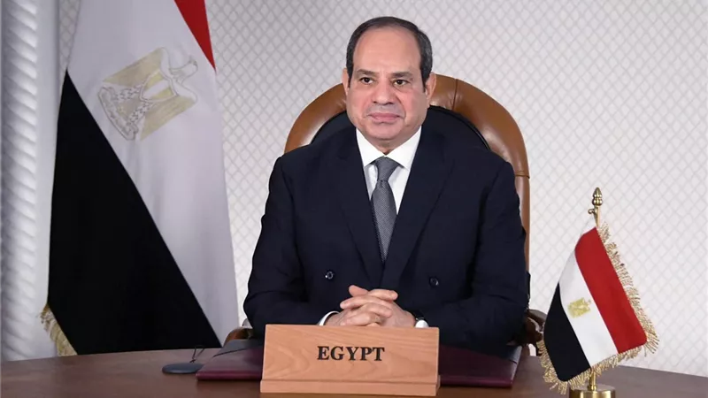 الرئيس السيسي يعود إلى أرض الوطن بعد مشاركته في القمة العربية الإسلامية الطارئة