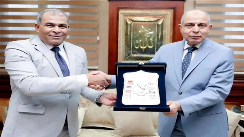 محافظ المنيا يكرم وكيل التموين السابق تقديرًا لجهوده