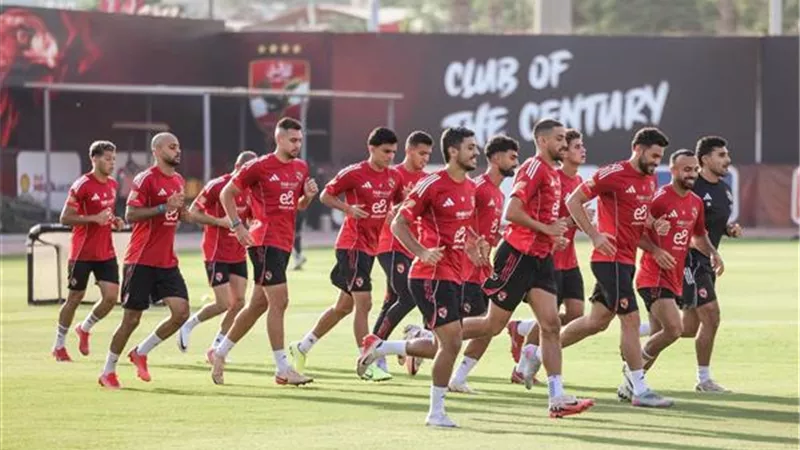 الأهلي يواجه 
