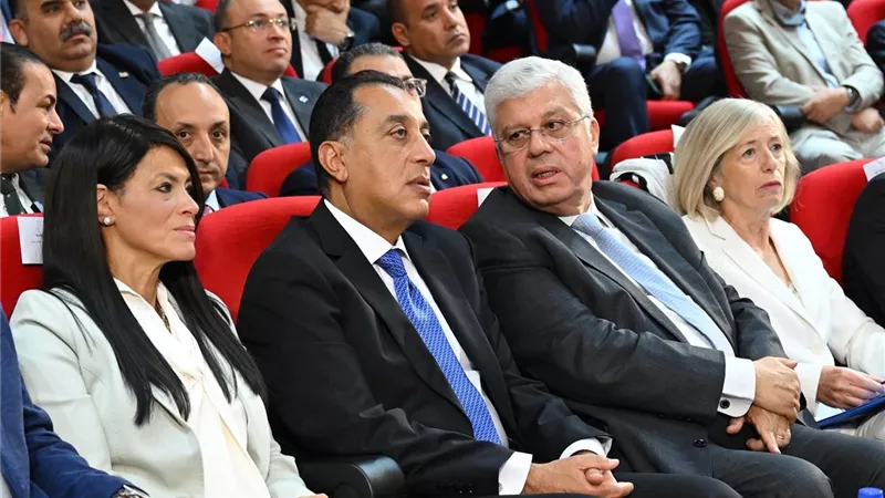 رئيس الوزراء يشارك في فعاليات إطلاق وتدشين الأكاديمية الدولية للعمارة والعمران