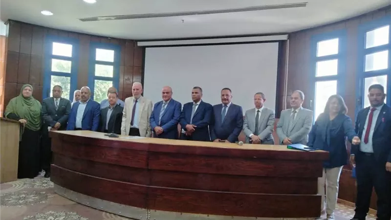 تعاون بين 