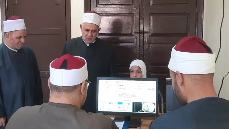 رئيس لجنة مراجعة المصحف يتفقد اختبارات مسابقة بنك فيصل للقرآن بالإسكندرية