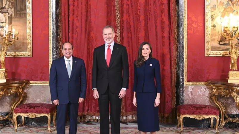 لماذا تخلت ملكة إسبانيا عن تاجها خلال زيارتها لمصر؟