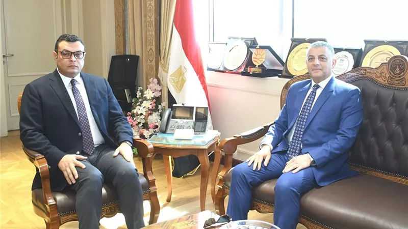 وزير الإسكان ومحافظ الإسماعيلية يتابعان عددًا من ملفات العمل المشتركة