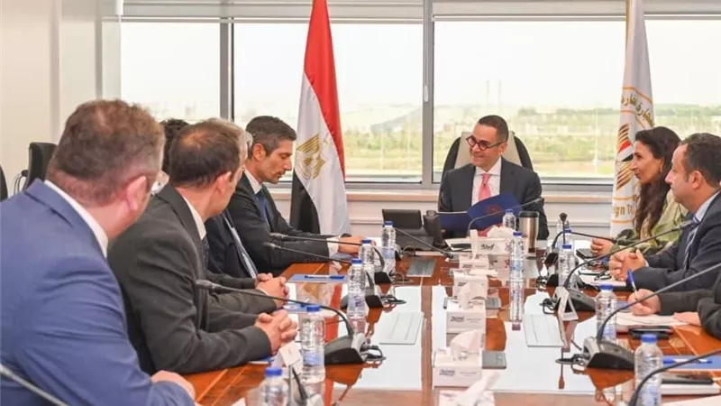  وزير الاستثمار والتجارة الخارجية: الوزارة تعمل على تيسير كافة الإجراءات للمستثمرين