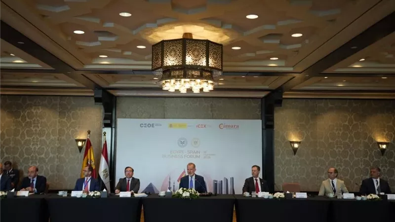  ملك إسبانيا يترأس لقاء خاص مع عدد من رجال الأعمال لتعزيز دور القطاع الخاص