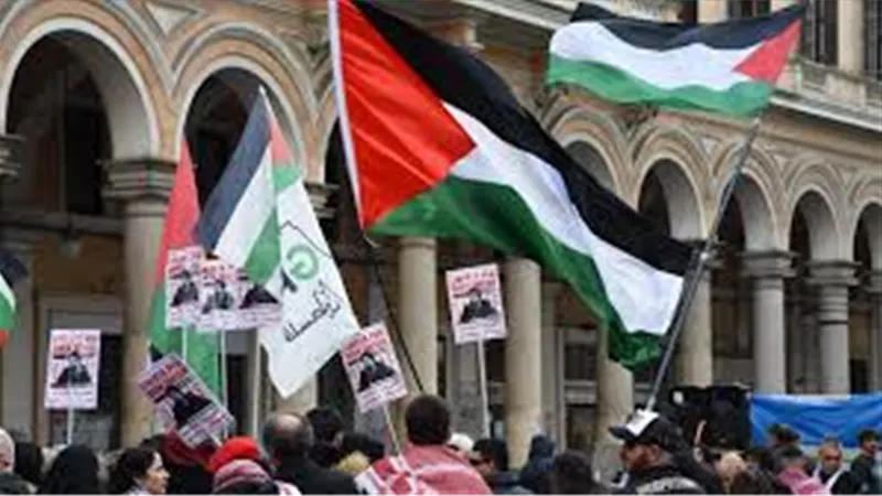 احتجاجات مؤيدة للفلسطينيين داخل مجلس مدينة ميلانو الإيطالية