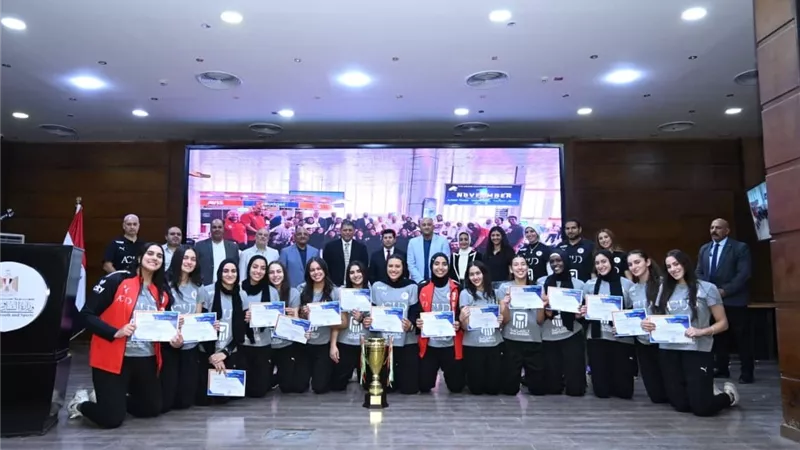 وزير الرياضة يكرم بطلات مصر لكرة اليد والسلة بعد التتويج ببطولة إفريقيا