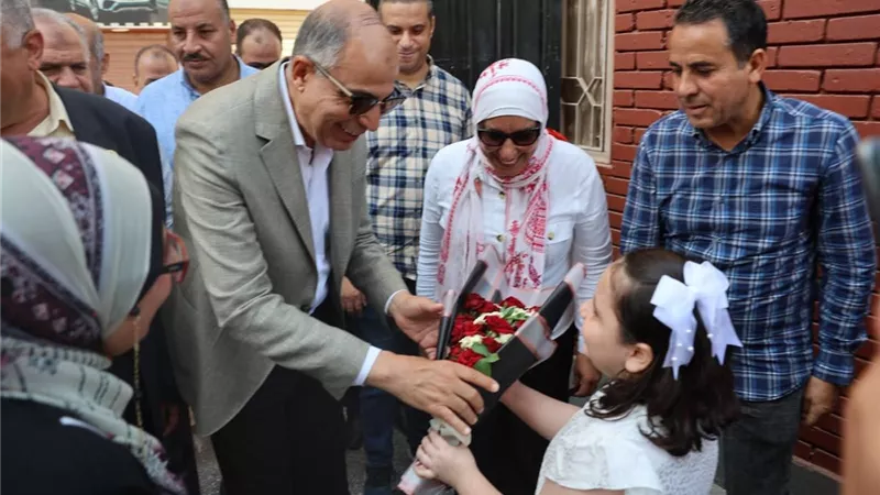 محافظ المنيا يفتتح أعمال صيانة مدرسة أبناء الثورة الابتدائية ضمن برنامج 