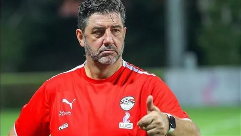 روي فيتوريا يقترب من تدريب الأهلي.. ودياز ضمن المرشحين