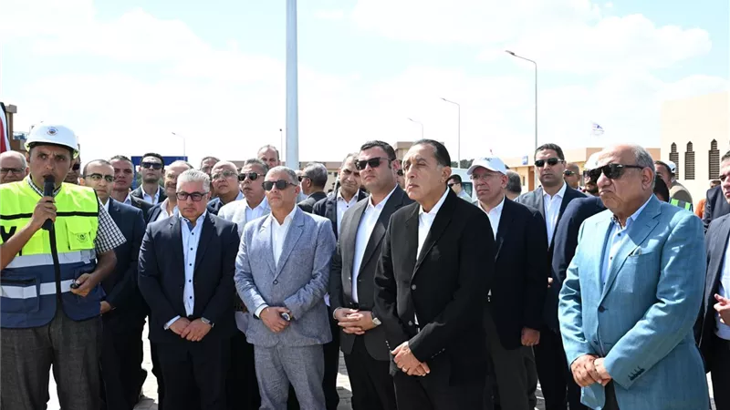  رئيس الوزراء يفتتح محطة ومأخذ المياه بالقنطرة غرب الصناعية