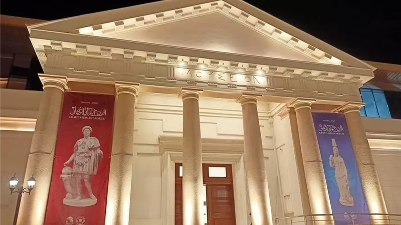 السياحة والآثار تنفي شائعات اختفاء أو تحطم قطع أثرية بالمتحف اليوناني الروماني
