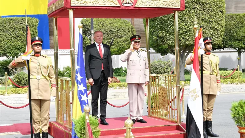 الفريق أول عبد المجيد صقر يلتقى وزير الدفاع لدولة البوسنة والهرسك