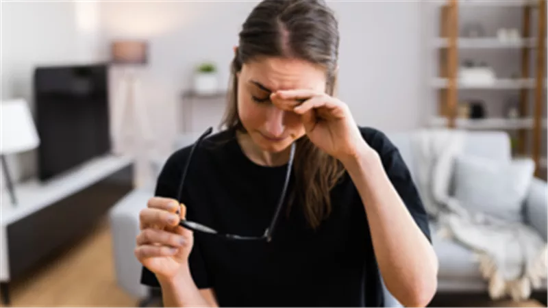 8 أطعمة طبيعية تعزز صحة العين وتحافظ على قوة البصر
