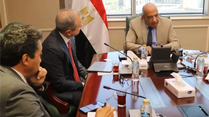 للاستفادة من مصادر الطاقة الجديدة.. تفاصيل لقاء وزير الكهرباء مع مسؤولي شركة إماراتية