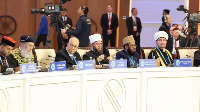 وزير الأوقاف يشهد الجلسة الافتتاحية للقمة الدولية الثامنة لزعماء الأديان بالعاصمة أستانا 