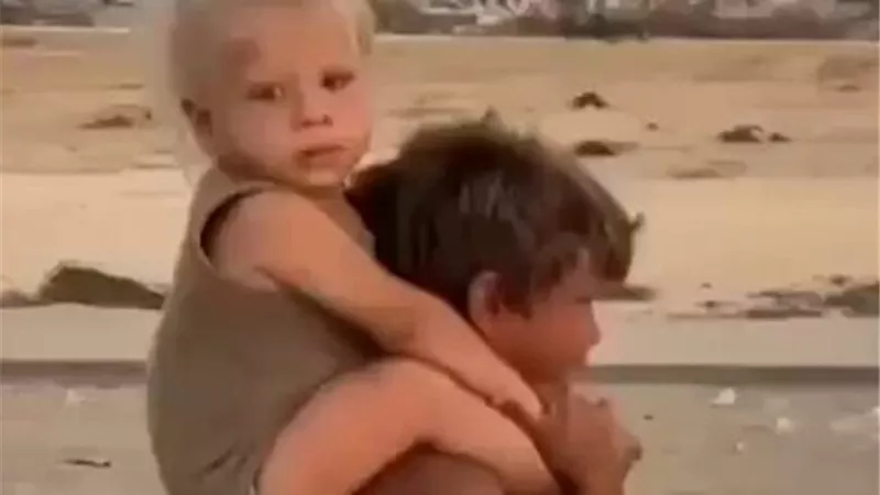 دموع تحولت لأمان.. مصر تنقذ الطفلين الباكيين من جحيم الحرب