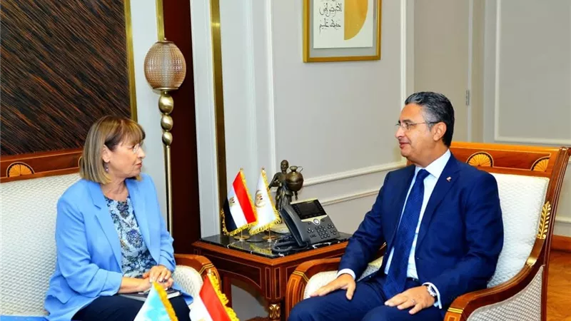 التوسع في تطوير 
