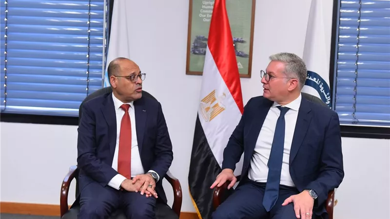 وزيرا البترول والعمل يُسلمان شهادات لأوائل خريجي دورات تدريب مجانية