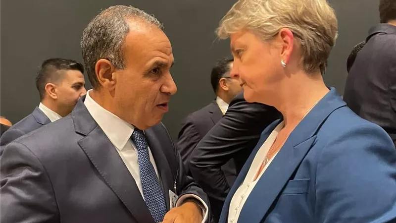 وزير الخارجية يبحث مع نظيرته البريطانية تعزيز العلاقات والاعتراف بدولة فلسطين