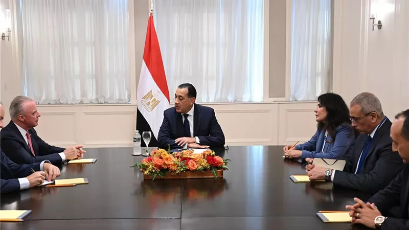 مدبولي يبحث مع رئيس 