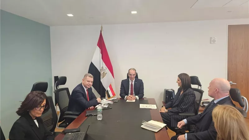 وزير الاتصالات يبحث تعزيز التعاون مع كبرى شركات التكنولوجيا الأمريكية