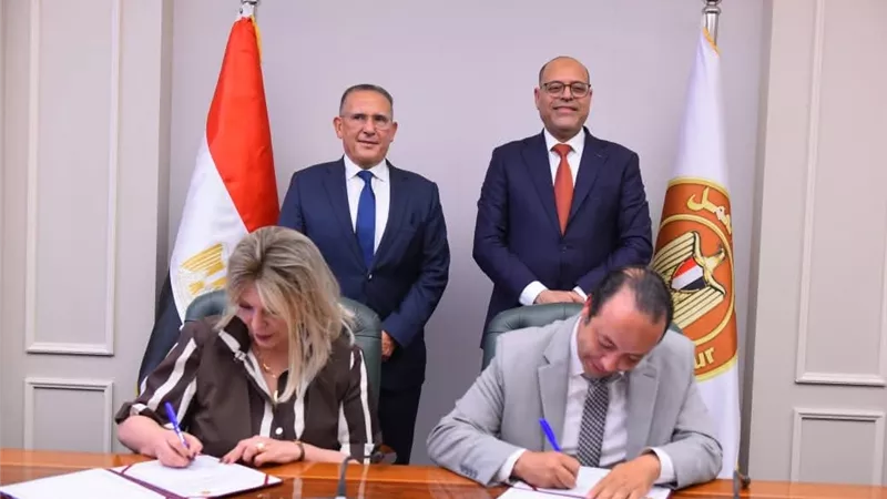وزير العمل يوقع بروتوكول لتأهيل قائدي المركبات وتعزيز السلامة على الطرق