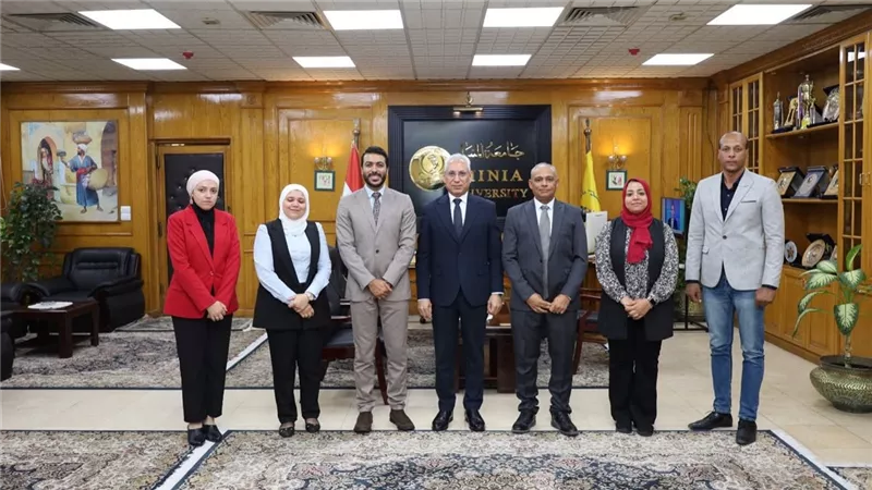 رئيس جامعة المنيا يستقبل وفد لجان التقييم الخارجي لجائزة مصر للتميز الحكومي