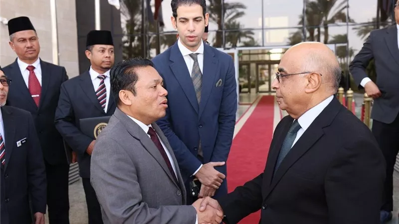 وزير العدل يستقبل السفير الماليزي ووفدًا قضائيًا لبحث التعاون في قضايا الأسرة