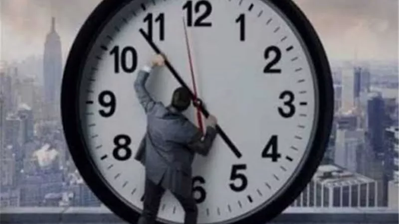 الساعة هتتغير امتى؟.. تعرف على موعد تطبيق التوقيت الشتوي 
