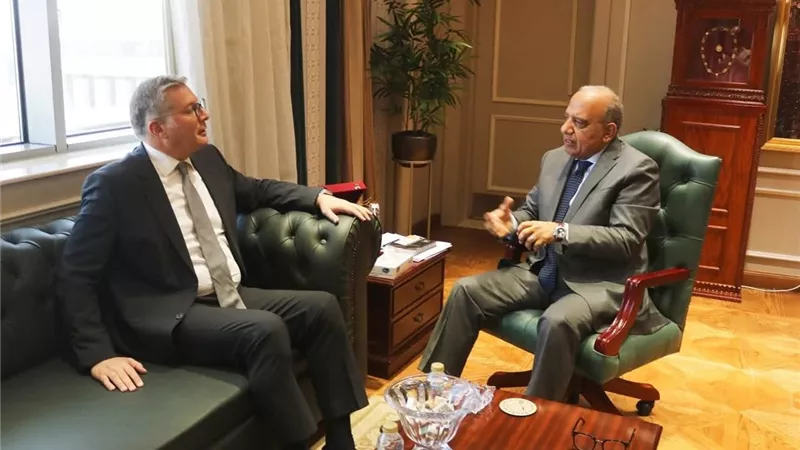 تعاون استراتيجي بين الكهرباء والبترول لتعزيز مشروعات الطاقة المتجددة