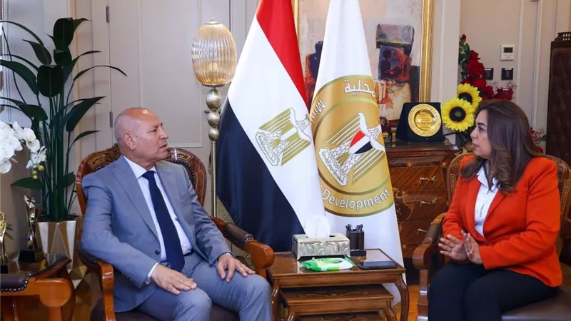 منال عوض تبحث مع محافظ القاهرة تطوير الشوارع والخدمات
