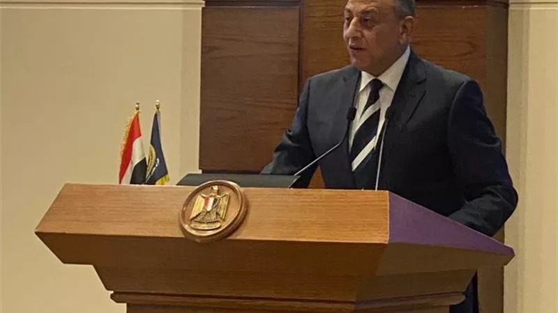 من قيادة القوات الجوية إلى رئاسة الحزب.. السيرة الذاتية للفريق محمد عباس حلمي