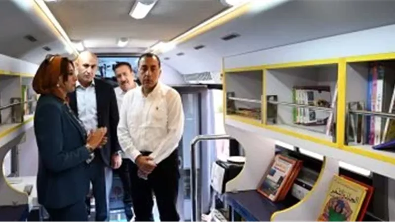 مكتبة على عجلات.. رئيس الوزراء يشيد بمبادرة الثقافة المتنقلة في المنوفية