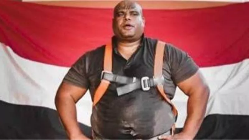 اليوم..أقوى رجل في العالم يستعد لسحب باخرة تزن 700 طن باستخدام أسنانه فقط 