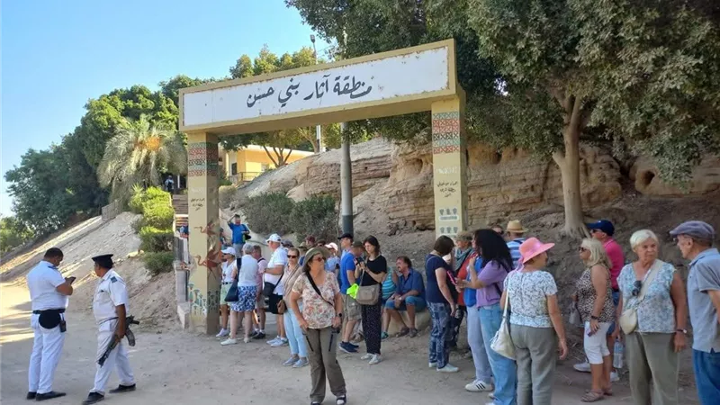 المنيا تستقبل أفواجًا سياحية من ألمانيا وأستراليا وفرنسا لزيارة آثارها