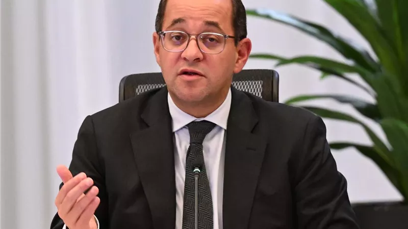 ستاندرد آند بورز ترفع تصنيف مصر الائتماني إلى B.. خطوة تعزز الثقة والنمو الاقتصادي