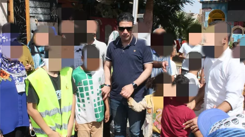 نائب محافظ سوهاج يشارك الأيتام يوماً ترفيهياً بالأنشطة والهدايا